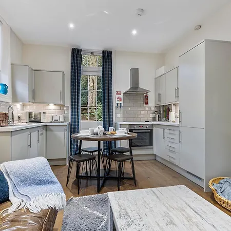 No 5 - Chestnut - Pass The Keys *