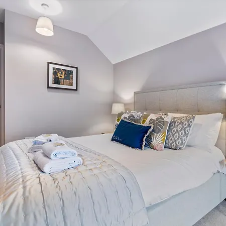 No 5 - Chestnut - Pass The Keys York