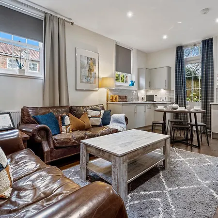 No 5 - Chestnut - Pass The Keys