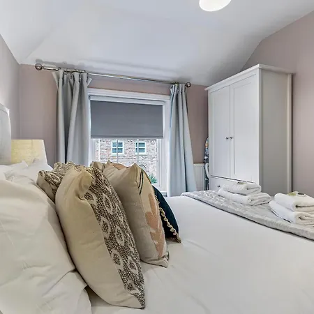 No 5 - Chestnut - Pass The Keys *