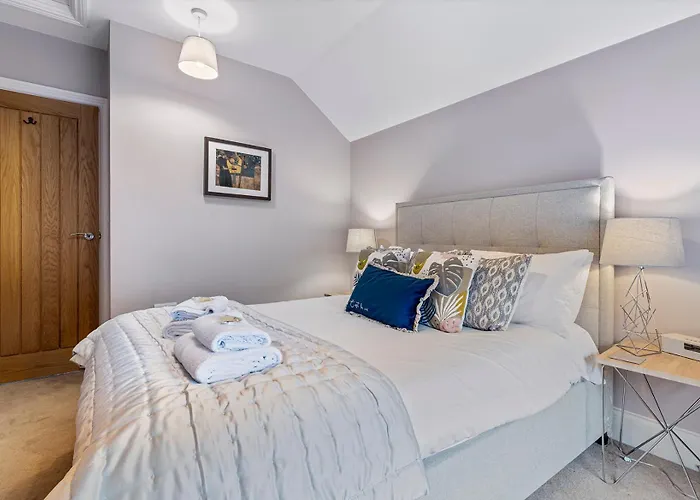 No 5 - Chestnut - Pass The Keys York