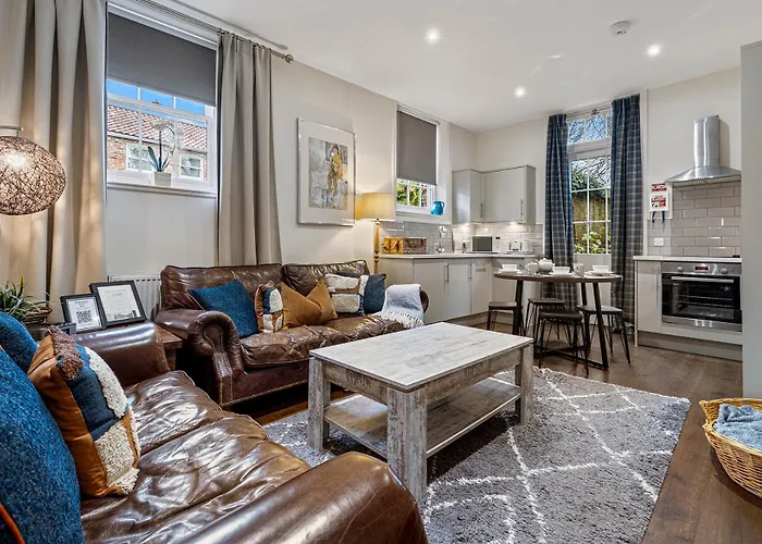 No 5 - Chestnut - Pass The Keys